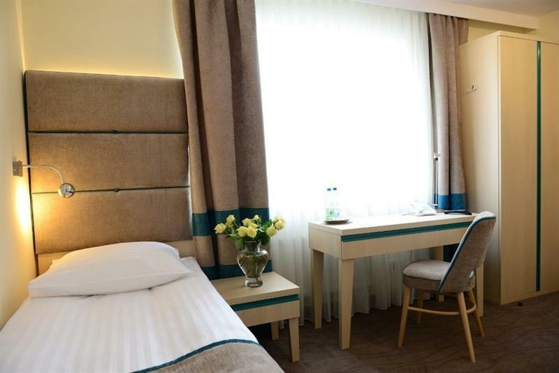 Antares Hotel Гдиня Екстериор снимка